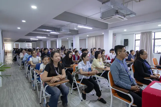 Students seated in a PUC-IFL learning session