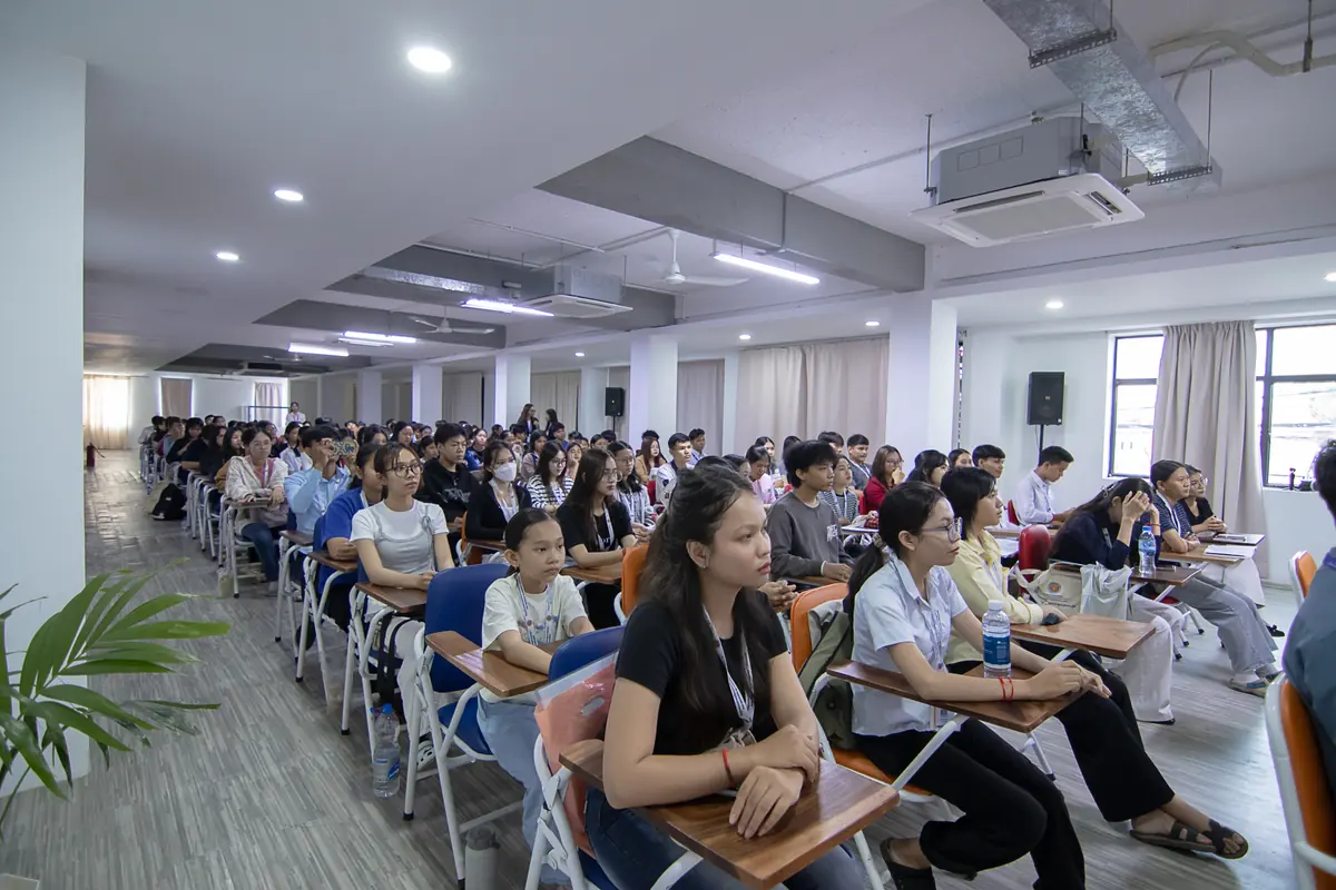Students attending a PUC-IFL session