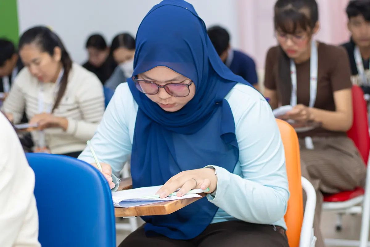 Learner writing during a PUC learning session